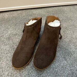 Lucky Brand  women’s Brown suede boots